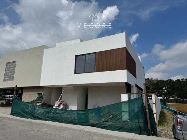 CASA EN VENTA EN LOS ROBLES, ZAPOPAN
