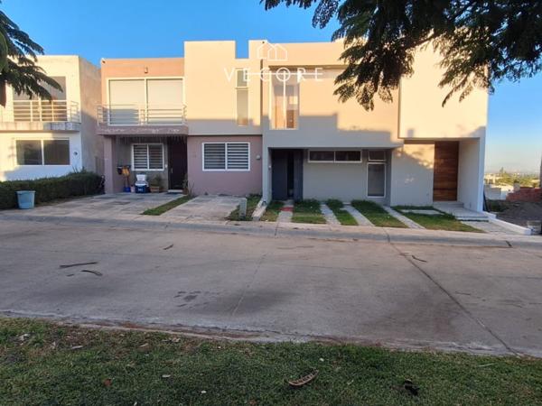 CASA EN VENTA EN BOSQUE REAL, TLAJOMULCO DE ZUÑIGA CASA EN VENTA EN BOSQUE REAL, TLAJOMULCO DE ZUÑIGA