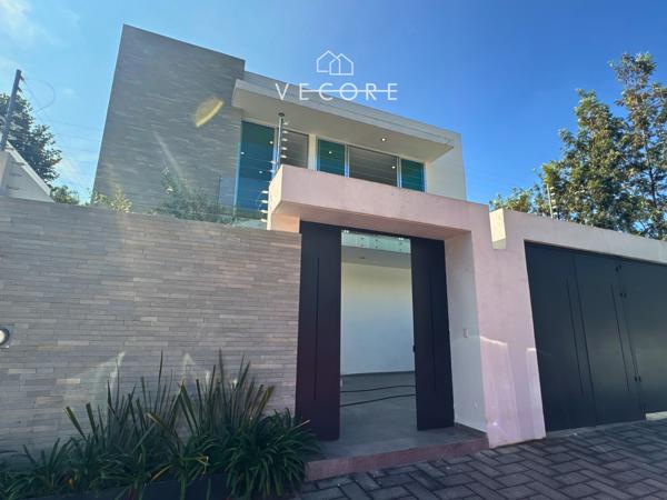 CASA EN VENTA EN AV. NACIONES UNIDAS, LOMA REAL, ZAPOPAN CASA EN VENTA EN AV. NACIONES UNIDAS, LOMA REAL, ZAPOPAN