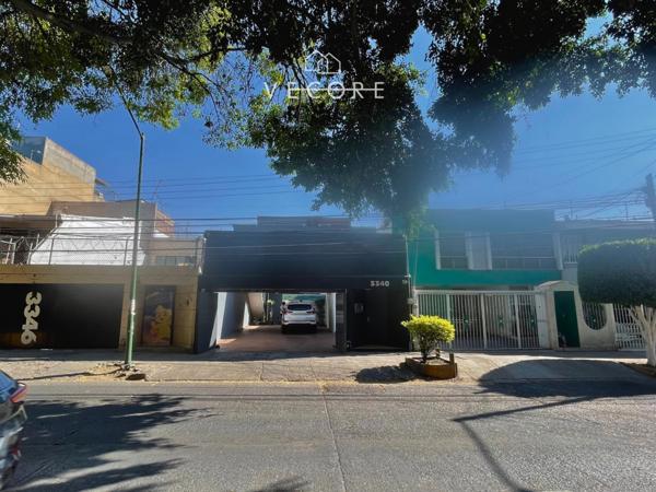 CASA CON LOCAL EN VENTA SOBRE AVENIDA LA CALMA, ZAPOPAN CASA CON LOCAL EN VENTA SOBRE AVENIDA LA CALMA, ZAPOPAN