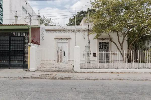 Casa en venta para remodelar con amplios espacios en el barrio de santiago