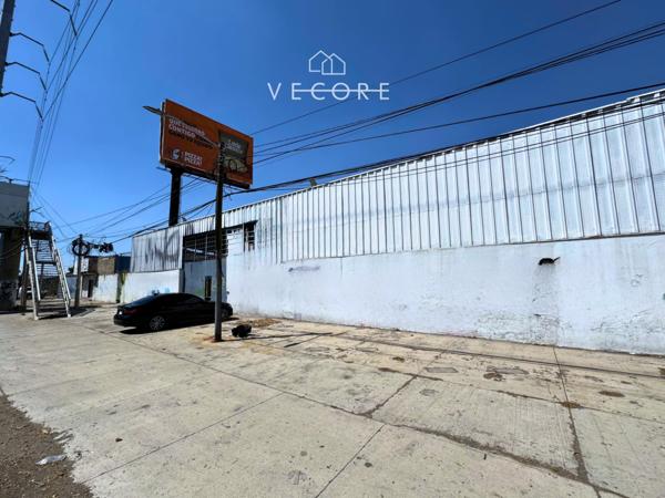 BODEGA EN RENTA EN AV. LAZARO CARDENAS, TLAQUEPAQUE