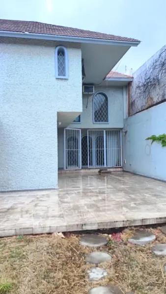 CASA EN VENTA 4RTA SECCIÓN DE ARBOLEDAS CELAYA CASA EN VENTA 4RTA SECCIÓN DE ARBOLEDAS CELAYA