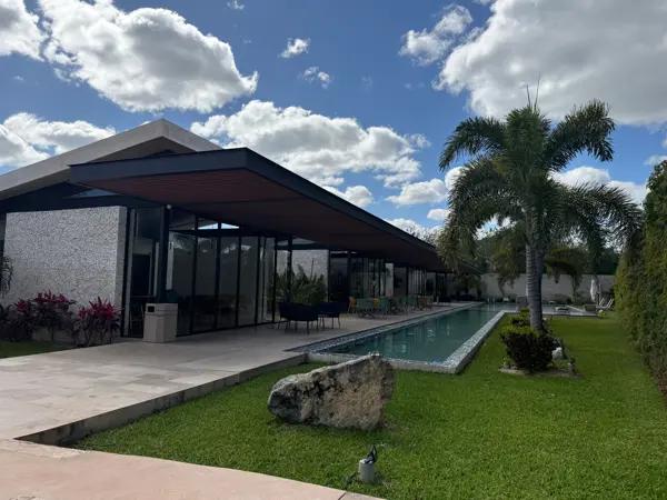 CASA EN VENTA DE UN PISO EN PRIVADA CON AMENIDADES AL NORTE DE MERIDA YUCATAN