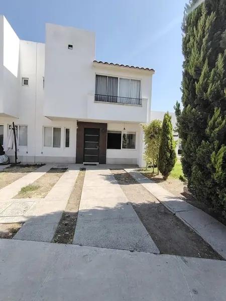CASA EN VENTA PUERTA DE PIEDRA CELAYA