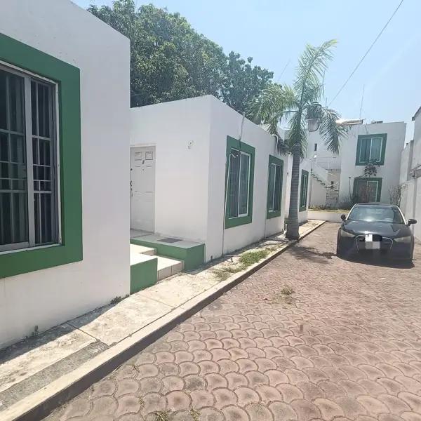 Habitaciones en Venta en Boca del Río con 8 Recámaras y Patio en la Colonia Remes