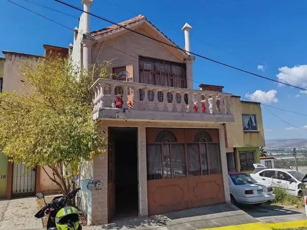 ??CASA EN LAURELES ERÉNDIRA ??