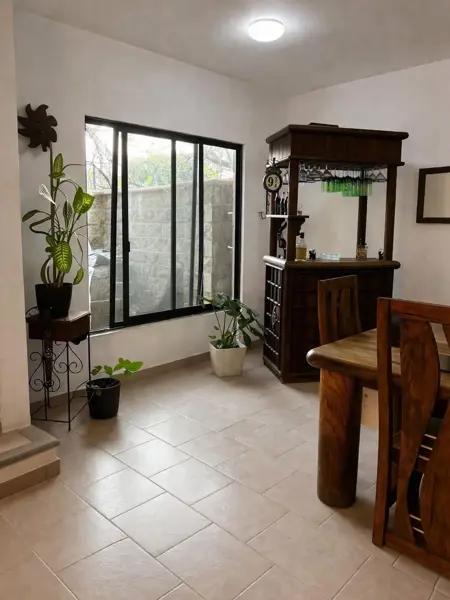 Casa sola dentro de Residencial la palma