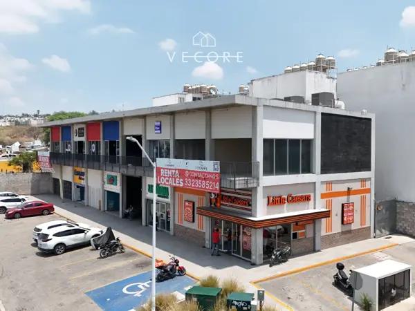 LOCAL COMERCIAL EN RENTA EN  PLAZA EL ROBLE, EN TLAQUEPAQUE