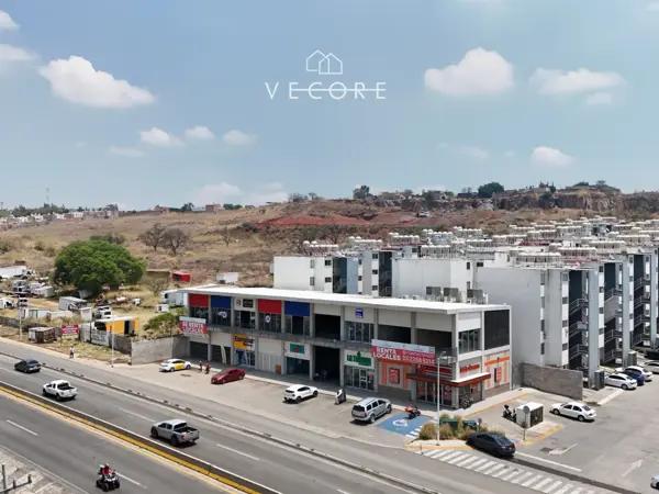 LOCAL COMERCIAL EN RENTA EN  PLAZA EL ROBLE, EN TLAQUEPAQUE
