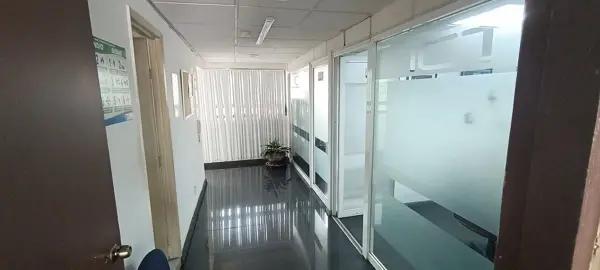 Edificio en Venta en Santa Cecilia con 16 Oficinas y Área de Laboratorio