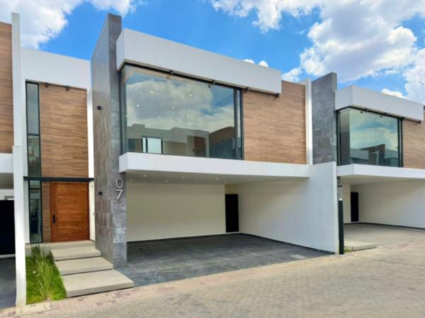 Casa en Venta en Comunidad Cerrada en Metepec: Espacios Amplios y Modernos Casa en Venta en Comunidad Cerrada en Metepec: Espacios Amplios y Modernos