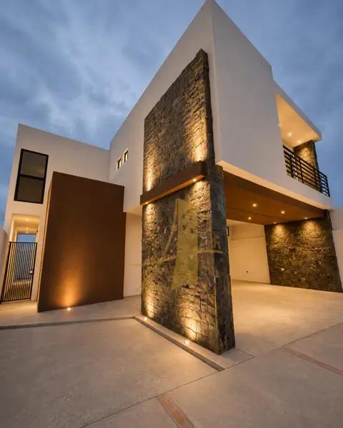 Vive en Las Huertas: Residencia de Lujo con Terraza, Doble Altura y Excelente Ubicación