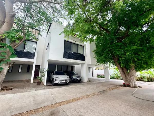 CASA EN VENTA EN PRIVADA EN CHUBURNA CON PANELES Y ALBERCA MERIDA YUC CASA EN VENTA EN PRIVADA EN CHUBURNA CON PANELES Y ALBERCA MERIDA YUC