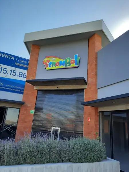 Local Comercial en Plaza Comercial en Juriquilla, Querétaro - Venta y Renta