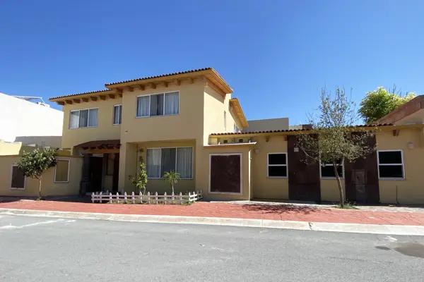RENTA Casa en Misiones VI, con recámara en planta baja
