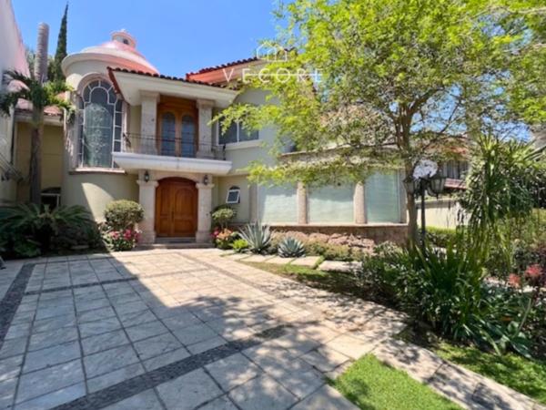 CASA EN VENTA EN PASEO DE SAN LUIS, VALLE REAL, ZAPOPAN CASA EN VENTA EN PASEO DE SAN LUIS, VALLE REAL, ZAPOPAN