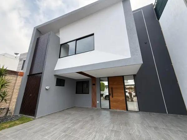 CASA NUEVA EN VENTA EN LOMAS II