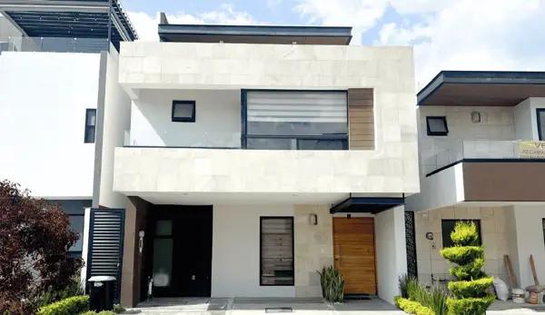 CASA EN VENTA EN LOMAS DE ANGELÓPOLIS