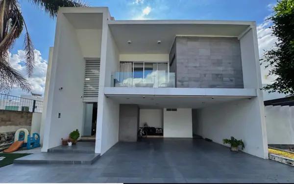 CASA EN VENTA EN LOMAS I CLUSTER 444