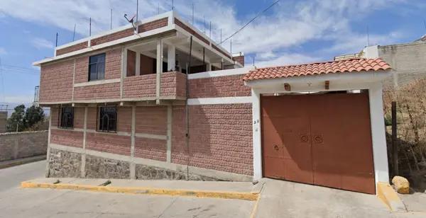 Casa en Lomas de Ayotla, Ixtapaluca con Amplio Espacio y Buen Acceso