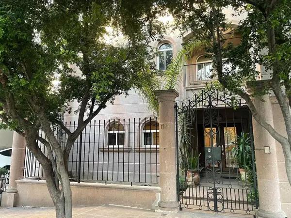 ** CASA EN VENTA HACIENDA SAN AGUSTIN 4-5R