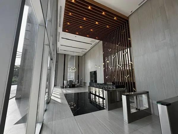 225m2 oficina en Torre VINTA – Zona Santa María