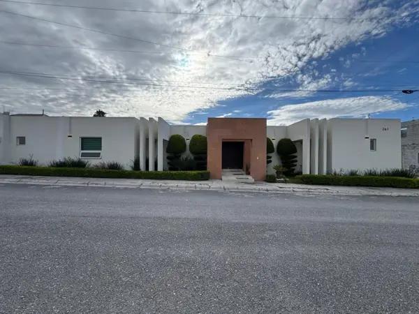 Casa amueblada de un piso en renta en Residencial San José