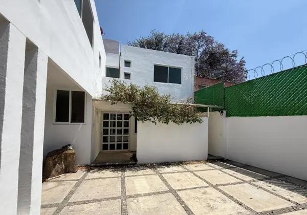 Casa con amplios espacios.