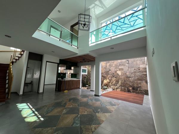 Casa en Renta, 3 Recámaras,  estudio, San Pedro Cholula, Zona Zerezotla, Puebla