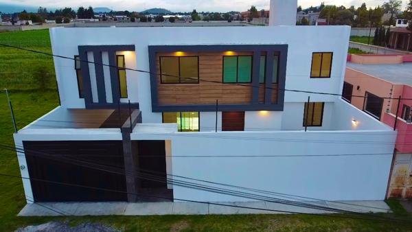 Casa en Venta en Metepec, Residencial Agrícola Lázaro Cárdenas con Amplios Espacios y Amenidades