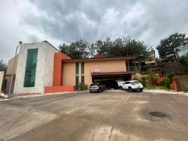 Residencia de Lujo en Altozano 
Imagina despertar cada día con la vista directa al green
