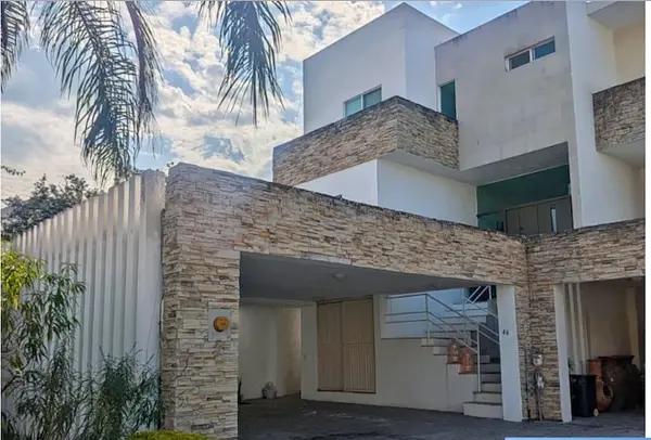 CASA EN VENTA EN PRIVADA LA MURALLA