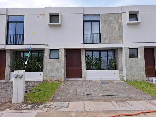 Casa en venta en coto privado con alberca en Manzanillo