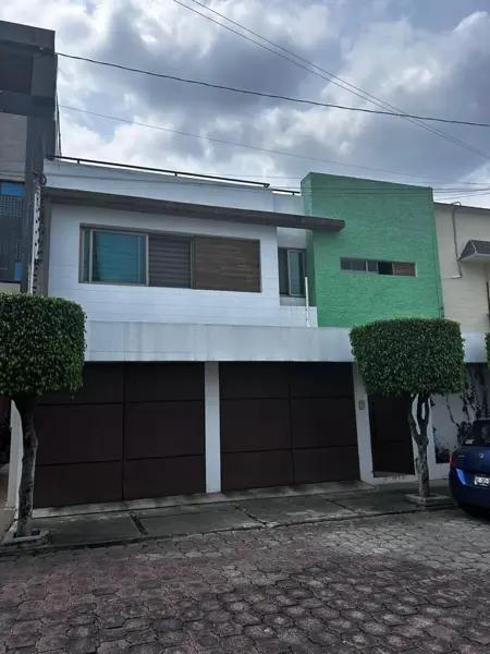 Residencia de Lujo en Cinco de Diciembre
No es solo una casa, es el símbolo de tu éxito. Residencia de Lujo en Cinco de Diciembre
No es solo una casa, es el símbolo de tu éxito.