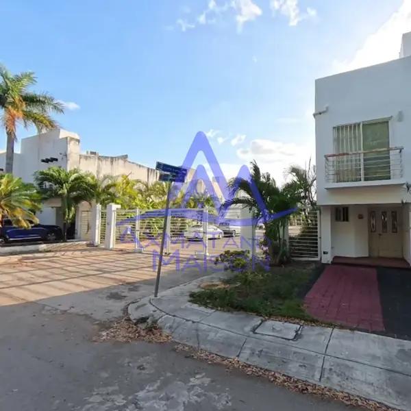 Casa en remate en Arboledas, Benito Juárez, Quintana Roo con 3 recámaras y acceso exclusivo