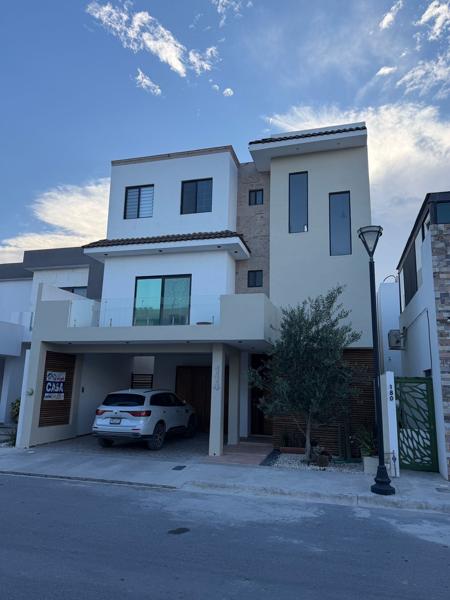 Casa en Venta en Torrealta, al Norte de Saltillo | 5 Recámaras, Roof Garden, Oficinas y Seguridad