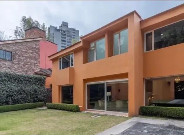 Casa en Venta o Renta en Bosque de las Lomas con Jardín de 110 m2 y Terraza Techada