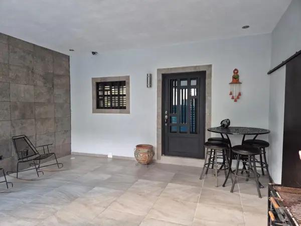 Edificio en Venta – 3 Departamentos Independientes
Jardines de la Boca
