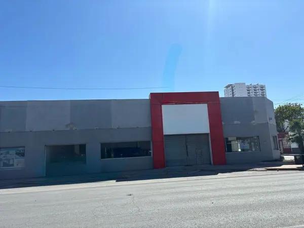 RENTA LOCAL COMERCIAL/BODEGA EN AVENIDA PRINCIPAL DE MONTERREY