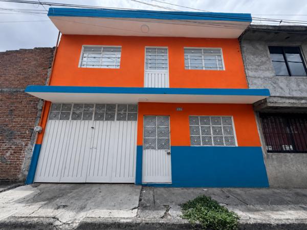 CASA CON BODEGA EN VENTA POR LAS MARGARITAS EN MORELIA