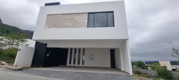 Casa en venta en Castaños del Vergel, El Uro, Carretera Nacional, Monterrey Casa en venta en Castaños del Vergel, El Uro, Carretera Nacional, Monterrey