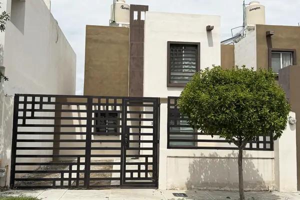 Casa en RENTA Amueblada en Valle Oriente Sect. F