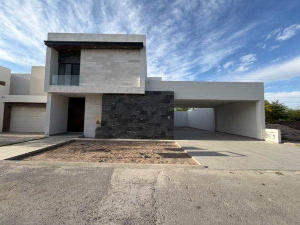 Casa Nueva en Venta en Las Trojes, Torreón: Moderna, espaciosa y en circuito cerrado.