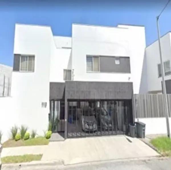Venta de casa en Colinas de las Cumbres, Monterrey - Amplia y Bien Ubicada Venta de casa en Colinas de las Cumbres, Monterrey - Amplia y Bien Ubicada