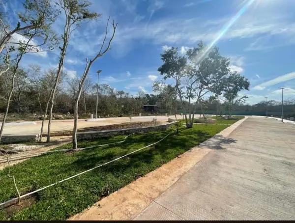 SE VENDE TERRENO RESIDENCIAL AL NORTE DE LA CIUDAD DE MÉRIDA.