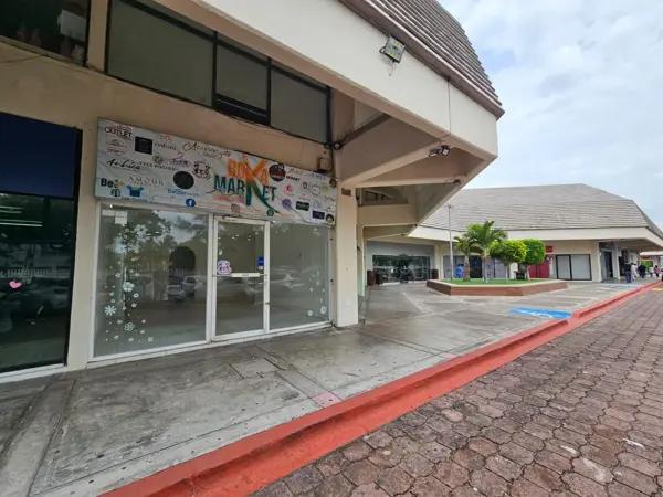Rento Local Comercial en Plaza Mocambo en Boca del Río (SOLO CON FIADOR )