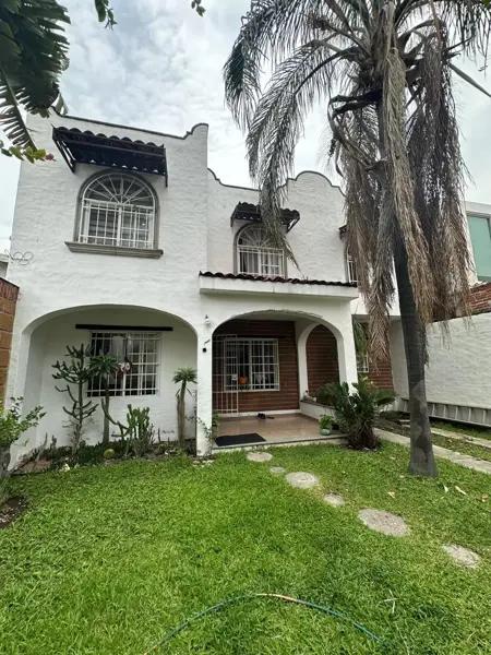 Casa sola cerca de paseo Cuauhnahuac, atrás de Parke Alameda Casa sola cerca de paseo Cuauhnahuac, atrás de Parke Alameda