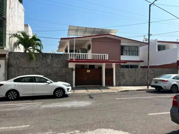 Casa sola y búngalo con baño planta baja Casa sola y búngalo con baño planta baja