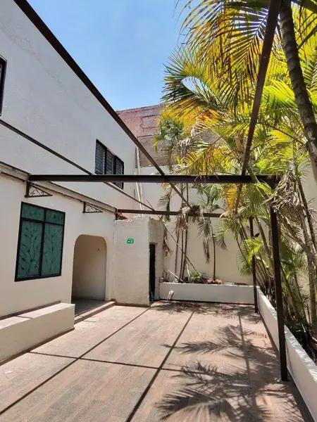 Preciosa casa 
OFICINA O CASA HABITACIÓN 
Jardines de la cruz 
Guadalajara